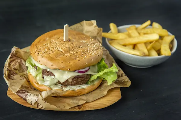 バーガーキングの制服の特徴